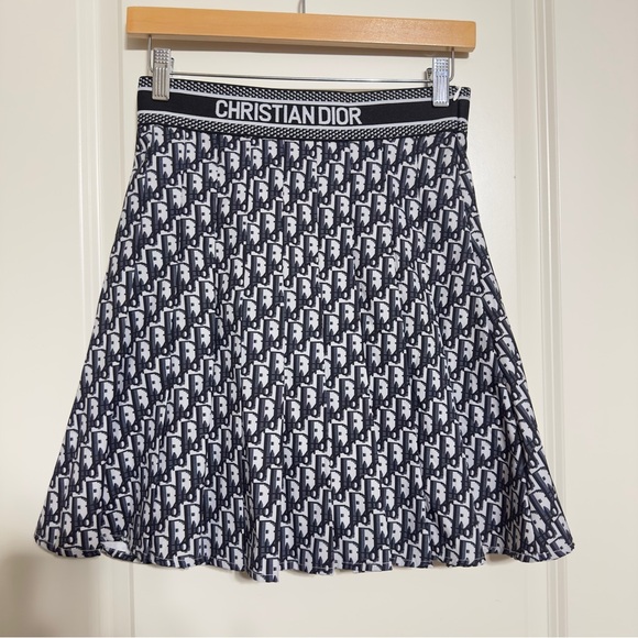 Sz L Pleated “Christian Dior” Skirt - Picture 2 of 10